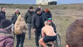 Млад мъж от Ихтиман трогна с жест след Йордановден Снимки