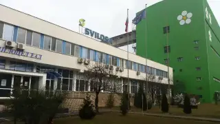 Голямо наше предприятие врътна кранчето, стотици стоят без заплати с месеци