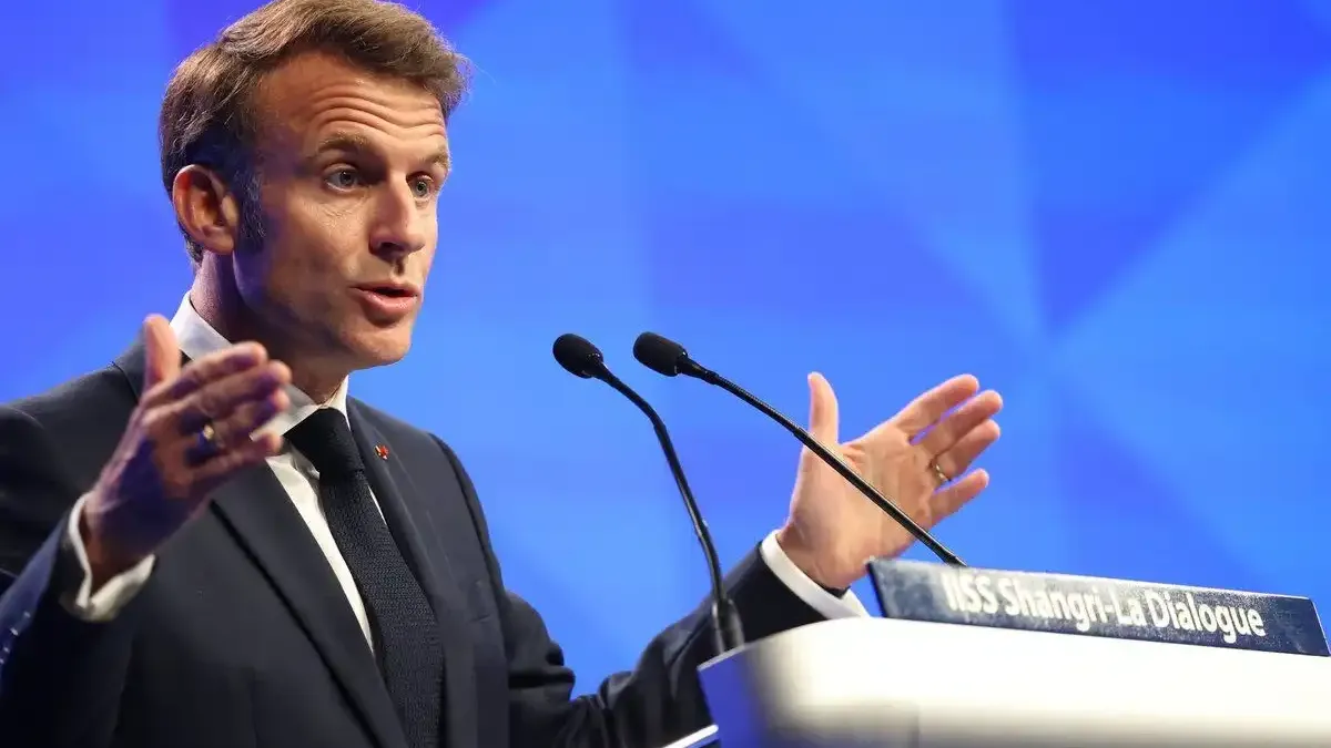 Le Monde: Макрон представи план за разполагане на миротворци в Украйна на тайна среща в Париж