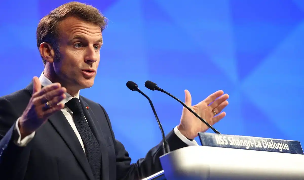 Le Monde: Макрон представи план за разполагане на миротворци в Украйна на тайна среща в Париж