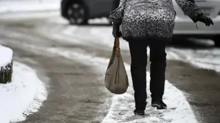 Доброто е живо: Младеж трогна столичани, какво направи на крехка жена