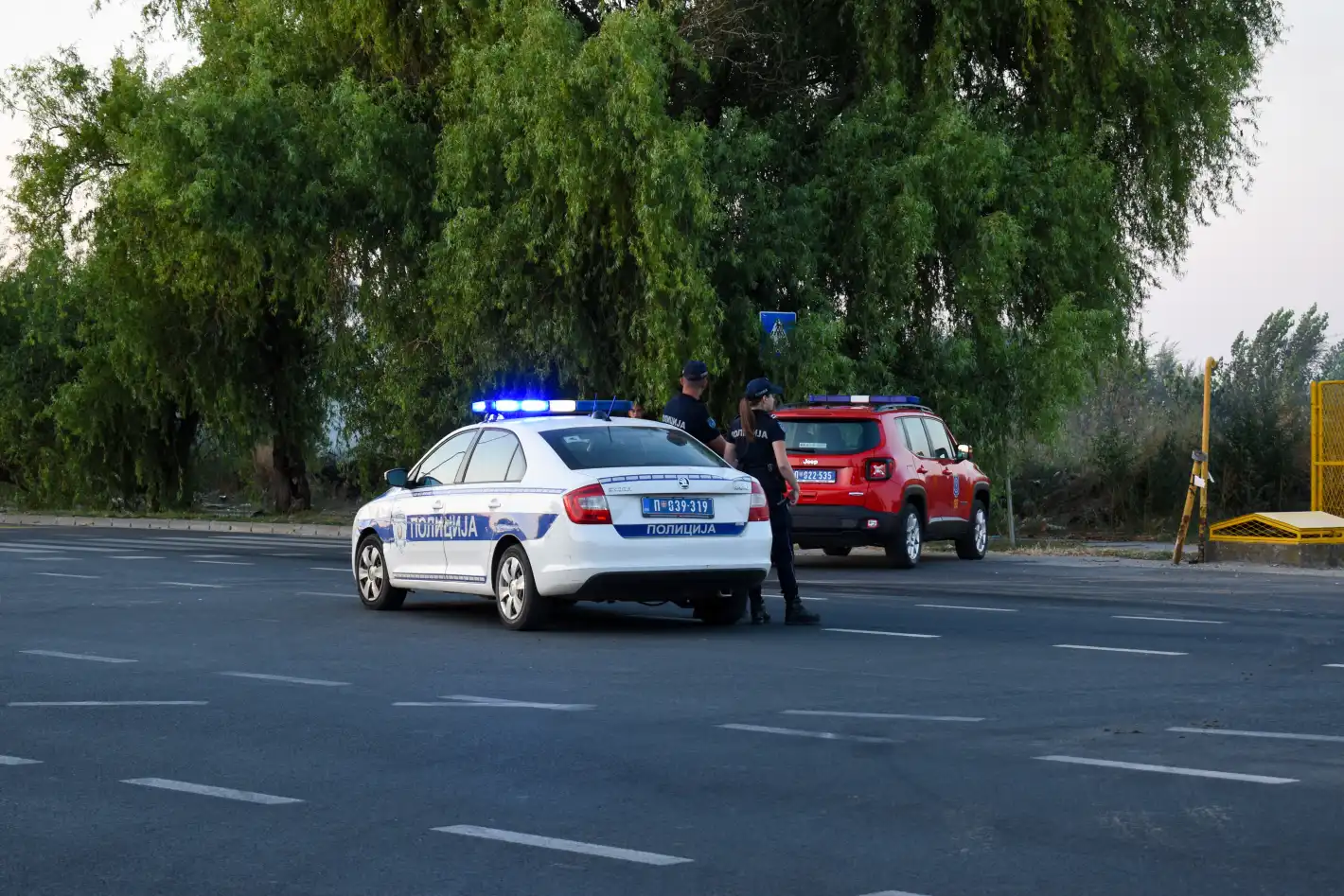 Полицията спря Мерцедес, шофиран от нашенец в Сърбия, а минута по-късно той бе арестуван! Превозвал е близо 3 кг наркотици, но и още нещо Снимки