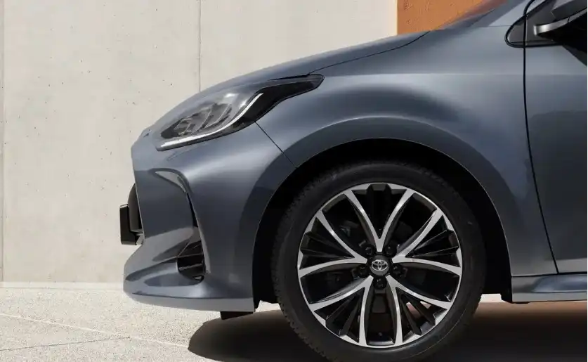 Toyota обнови популярния Yaris, ето каква е визията и оборудването Снимки