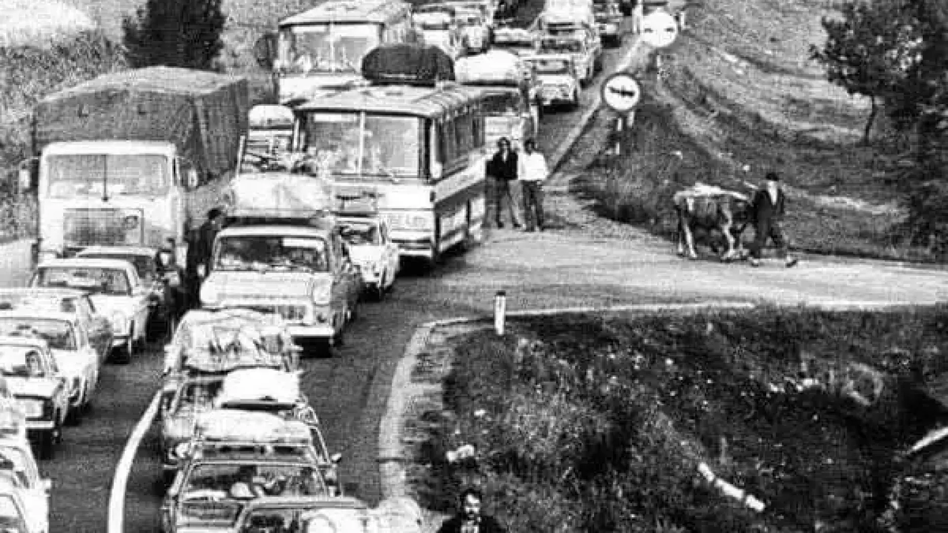 Спомен за 60-километрова опашка… или когато България се превърна в оазис за евтин бензин