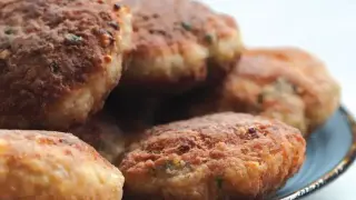 Край на сухите кюфтета! С тази евтина съставка  всеки път ще са невероятно сочни