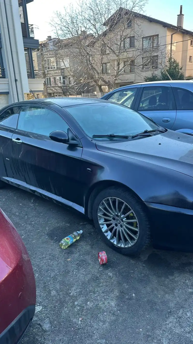 Серия от посегателства над автомобили в Бургас, жертвите са в потрес Снимки