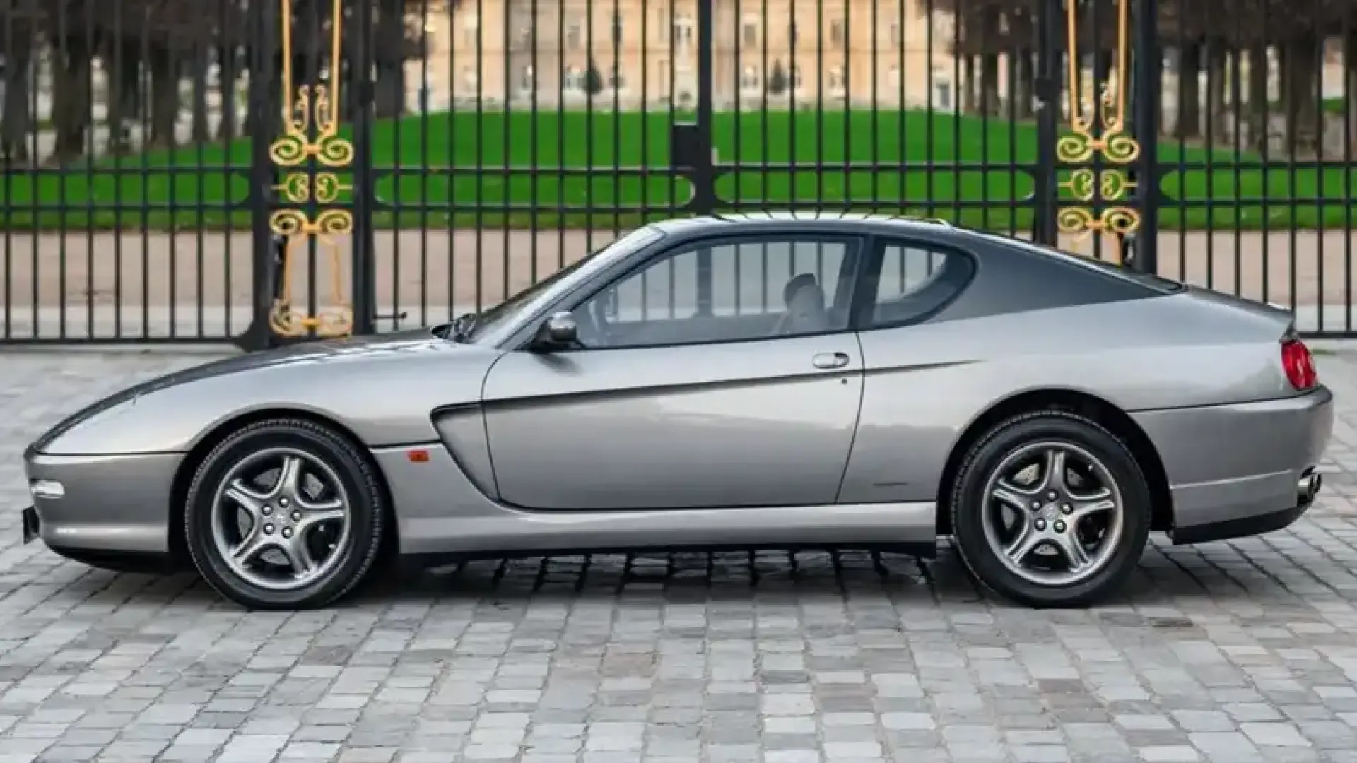 Продава се специалната семейна суперкола на Михаел Шумахер Снимки