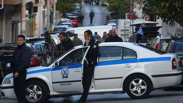 Нашенка потъна вдън земя в Гърция, мистерия обви случилото се