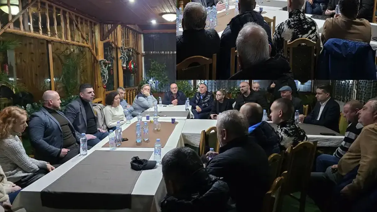 Тур за свои: Иво Мирчев и Божо Божанов стигнаха до Момчилград пред шепа полит "тарикати", но удобно пропуснаха Кърджали