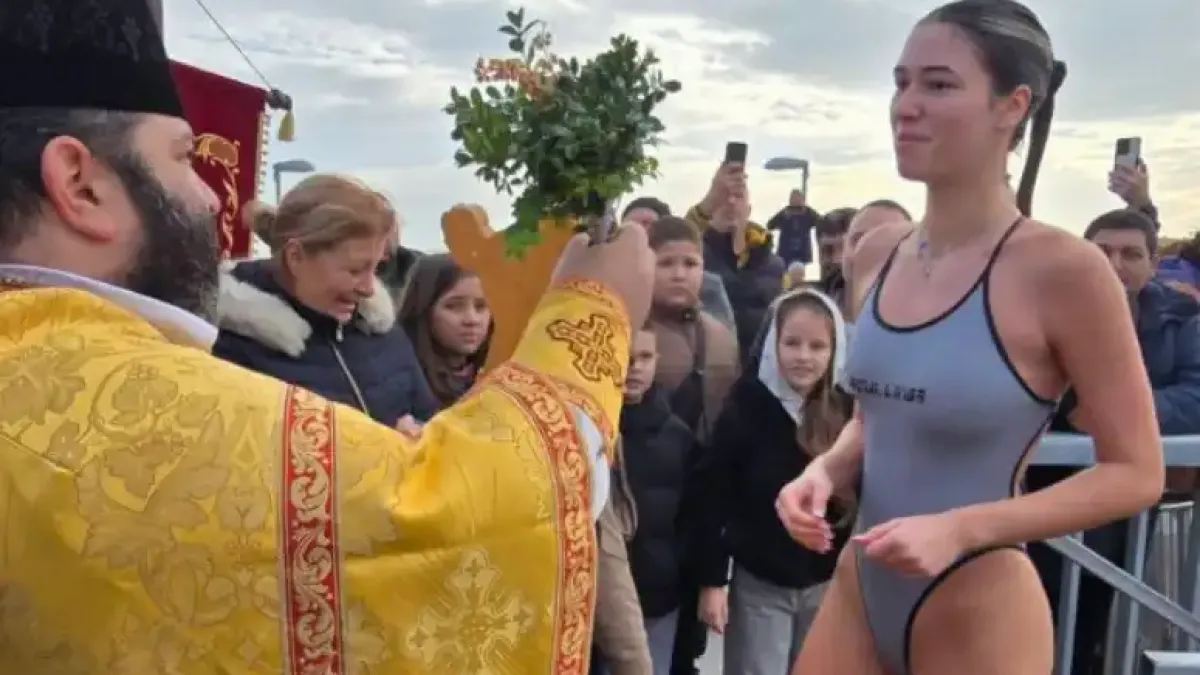 Тя предизвика вълна от коментари, след като спаси Светия кръст в Ахтопол