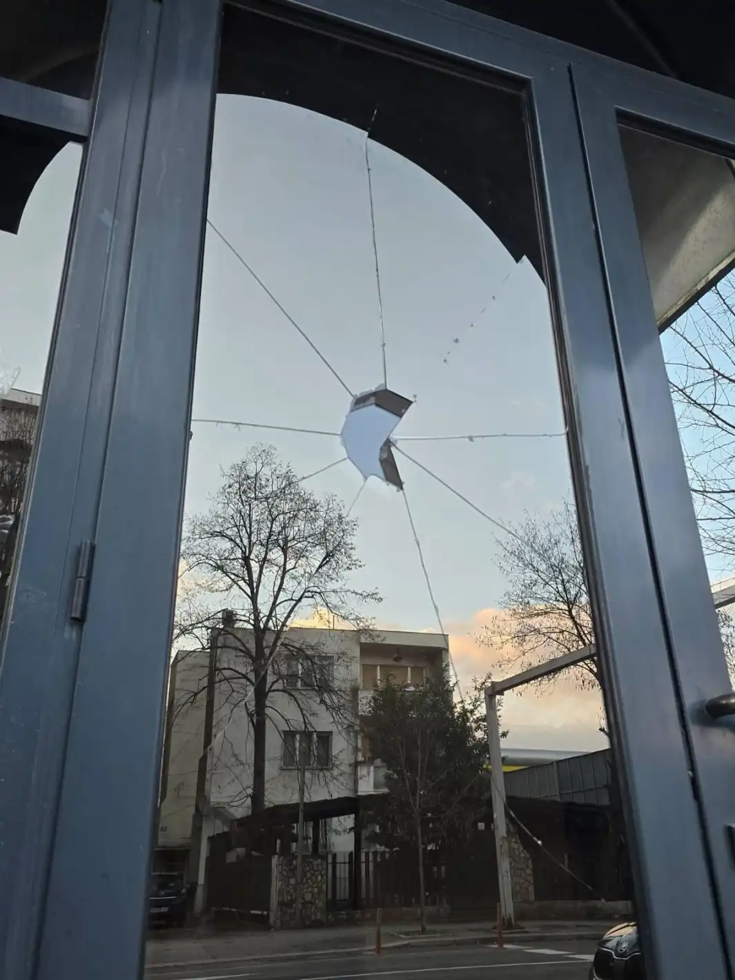 Българското посолство в Скопие под обстрел, МВнР настоява за арести Снимки