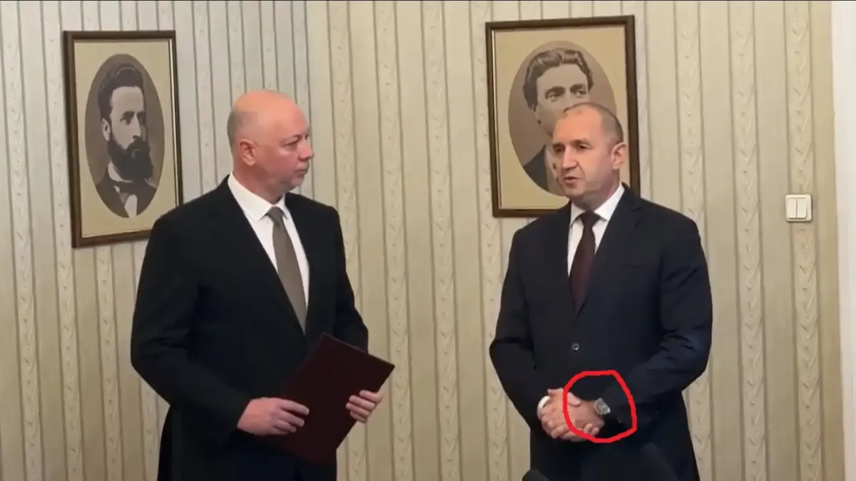 Часовникът на Румен Радев взриви мрежата: Rolex за десетки хиляди? Снимки