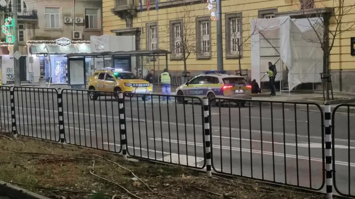 Среднощен екшън в Бургас! Дрогиран извади нож на таксиджия Снимки