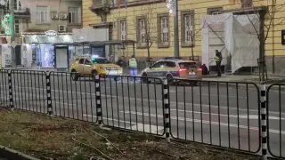 Среднощен екшън в Бургас! Дрогиран извади нож на таксиджия Снимки