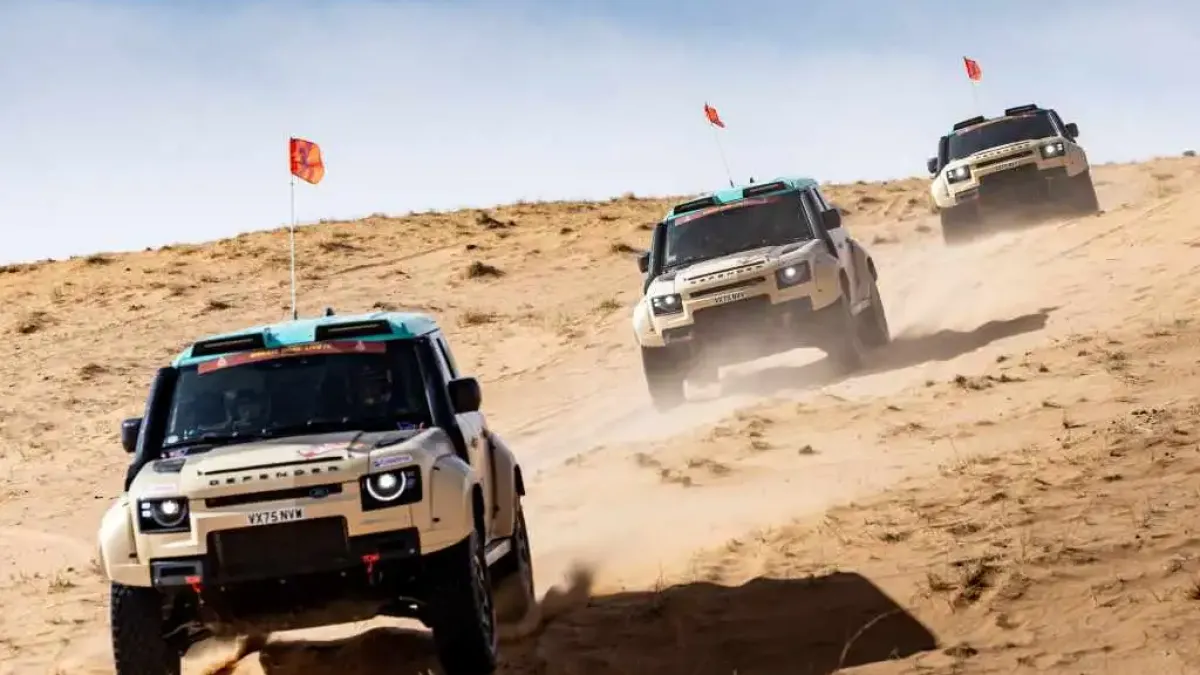 Defender Rally успешно достигна средата на рали Дакар 2026