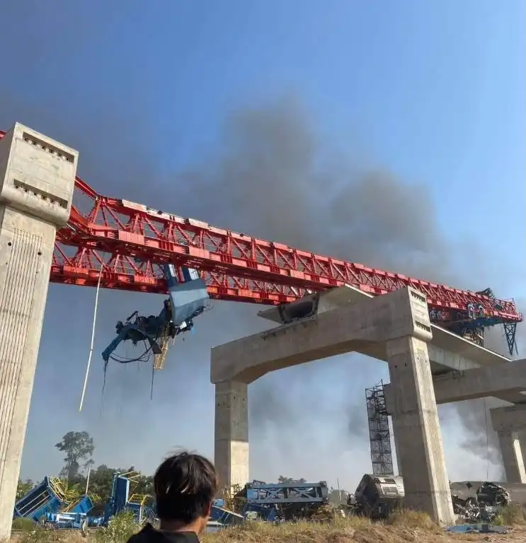Неописуема трагедия: Кран се стовари върху влак и уби 22 души