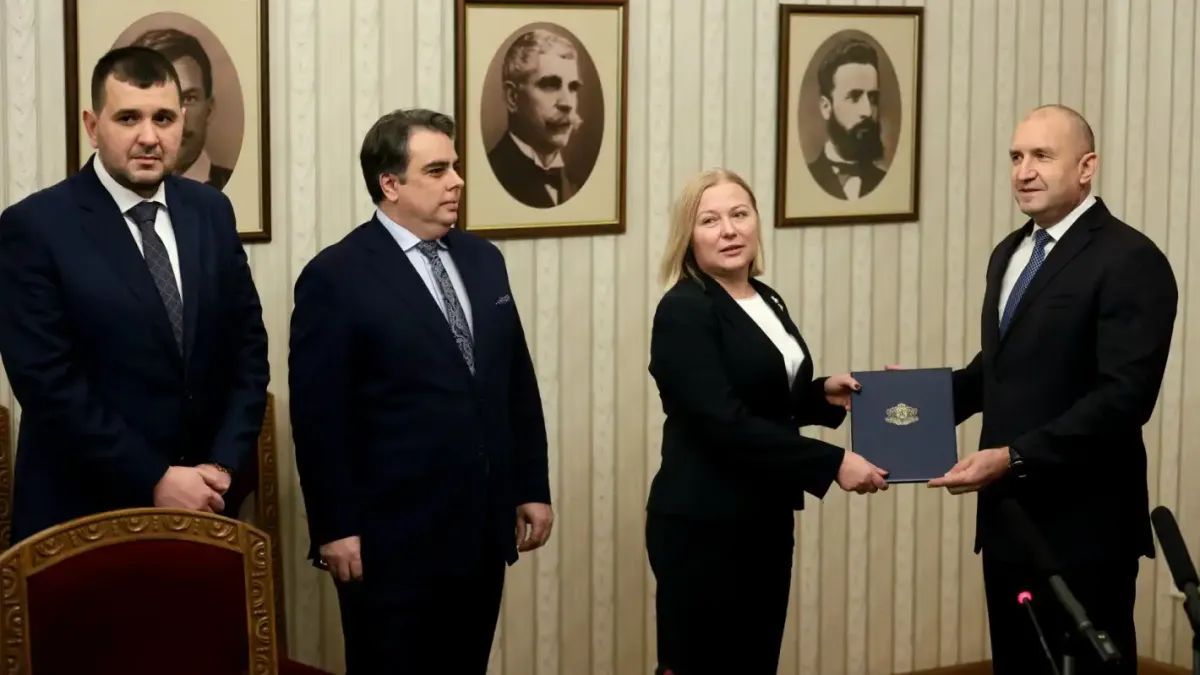 Велик наш режисьор бие аларма: Ново ала-бала с машините, това е рекет!