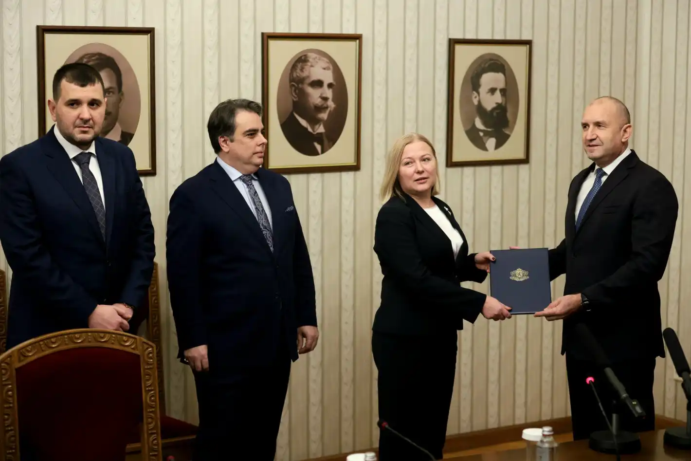 Велик наш режисьор бие аларма: Ново ала-бала с машините, това е рекет!