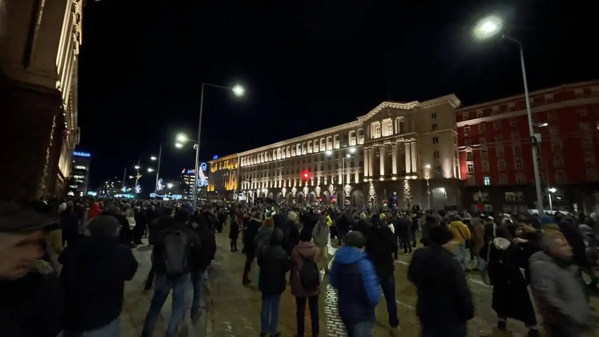 Протеста на мадуровците:  Около 1000 червени фуражки