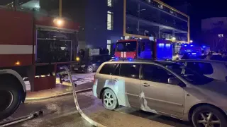 Огнена стихия в Пловдив, тела напускат през тераса Снимки