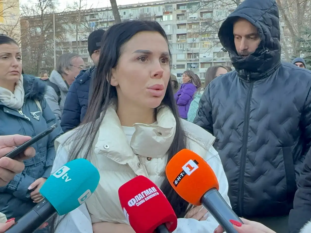 Родители на протест в елитно училище в Бургас заради тормоз над деца