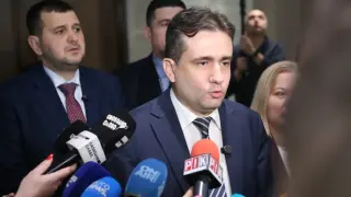 Божанов се изплаши: Снимат ли ни по хотелите, може да изскочат страшни компромати