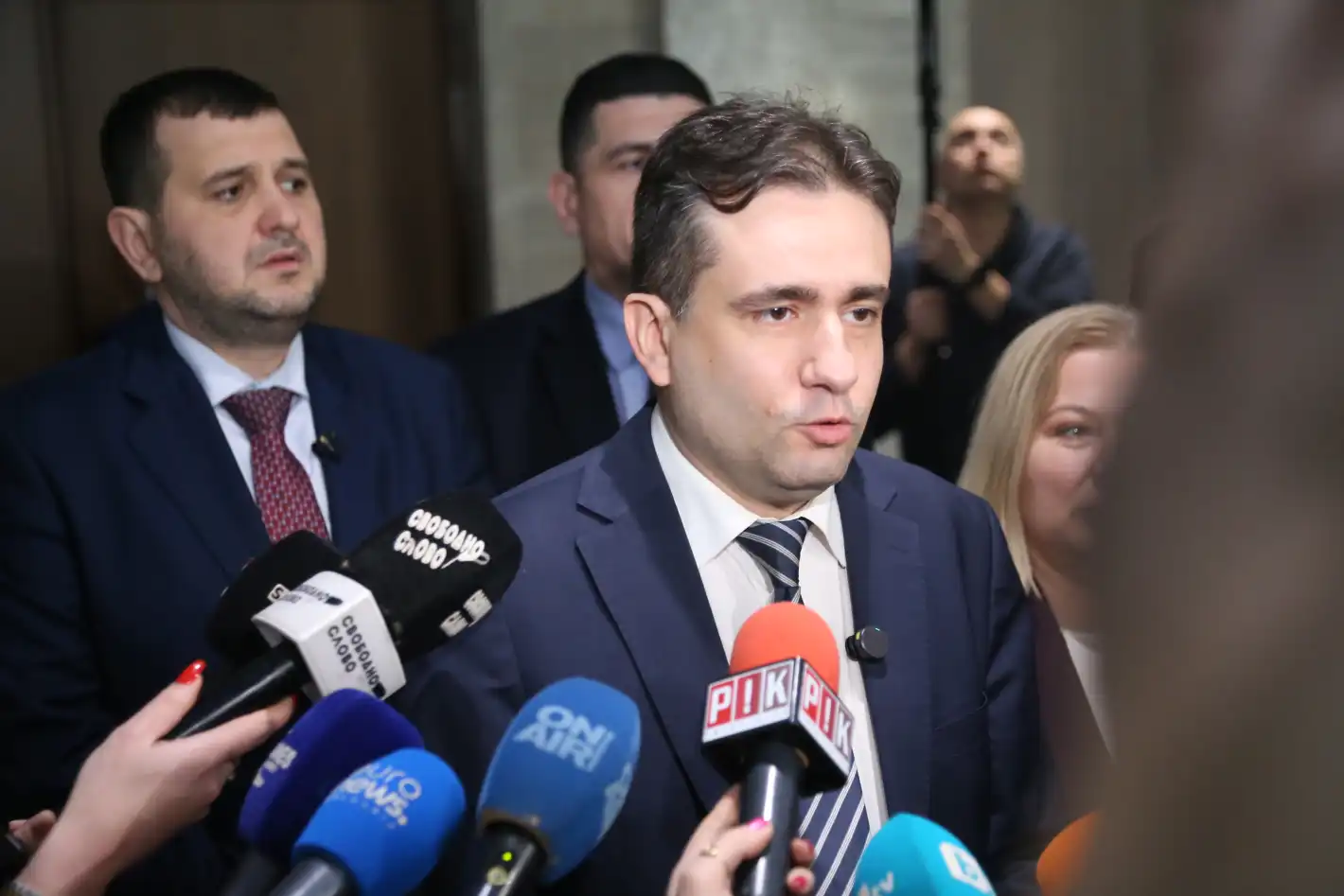 Божанов се изплаши: Снимат ли ни по хотелите, може да изскочат страшни компромати