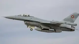 F-16 полетя!