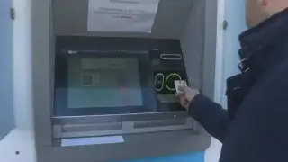 Банкомат „глътна“ 2000 лв., а часове по-късно...