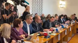 Решиха кой ще контролира оптичните устройства за сканиране на бюлетини