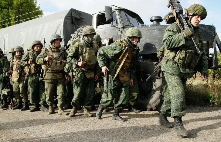 Русия хвърля готвачи и шофьори в щурма: спешно прехвърля войски към Запорожие