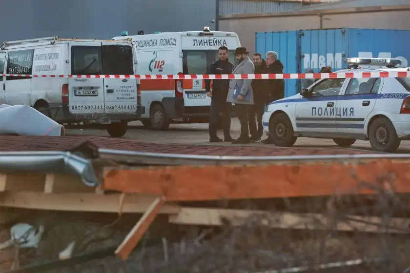 Проверяват кой е издал разрешително за строежа на срутилото се в София хале