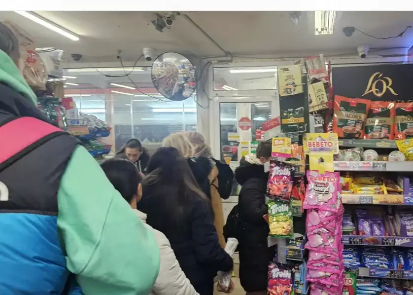Българинът недоволства: Тъпчат закона - плащаме в евро, а рестото в лева Снимки