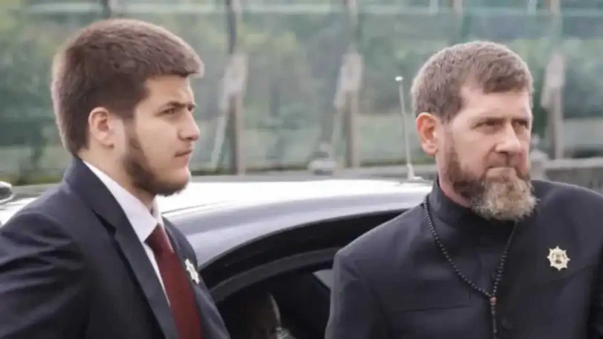 Свиреп инцидент със сина на Кадиров – Адам се бори за живота си