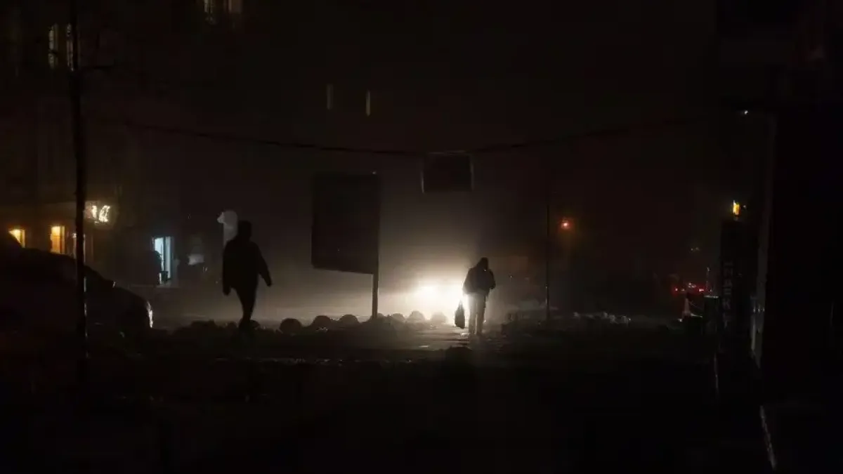 „Те искат да ни изтощят“: Буча при -20 °C и когато оцеляването зависи от един пистолет за горещ въздух