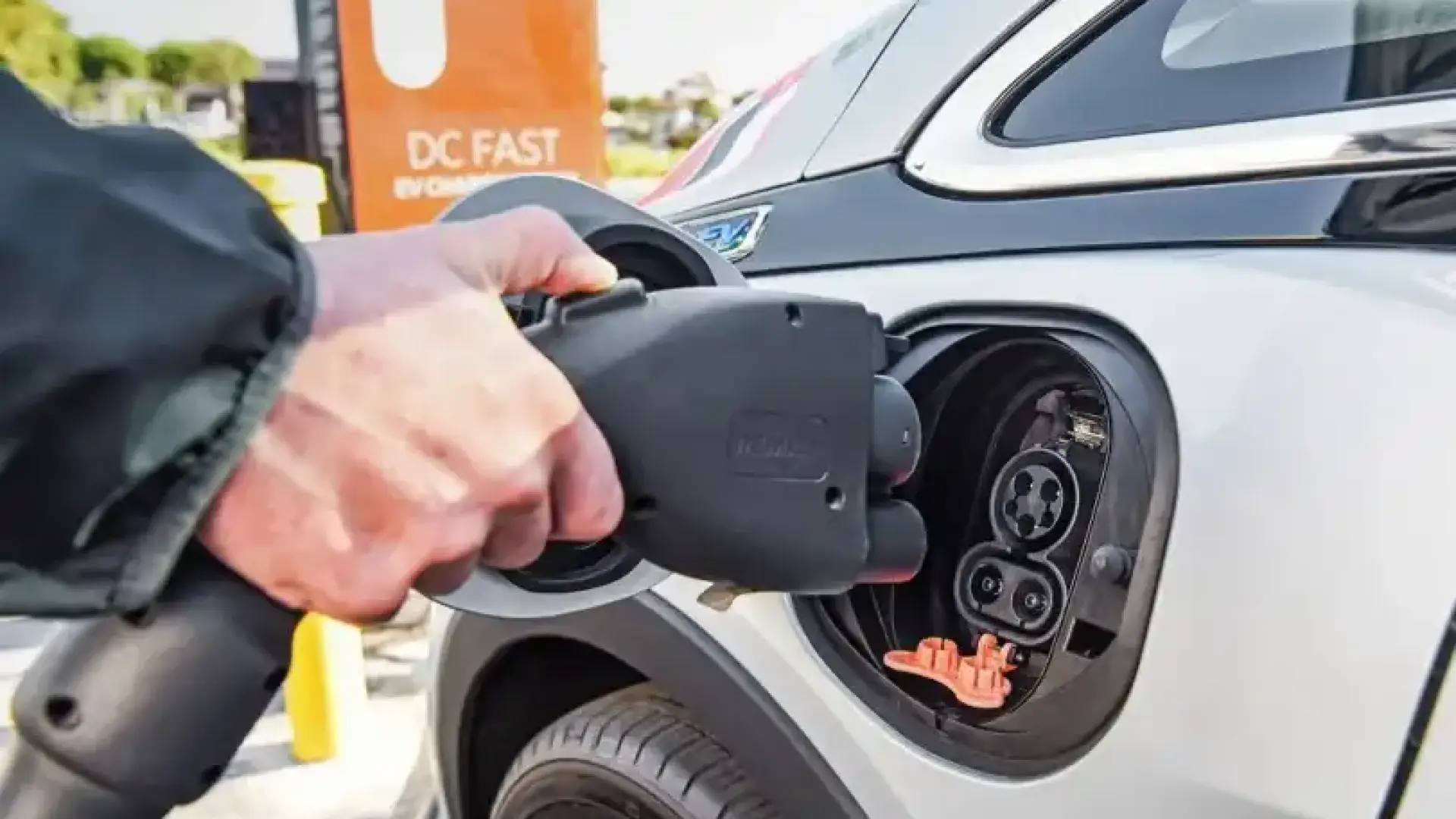 Не трябва да правите тези неща, ако карате електрическа кола