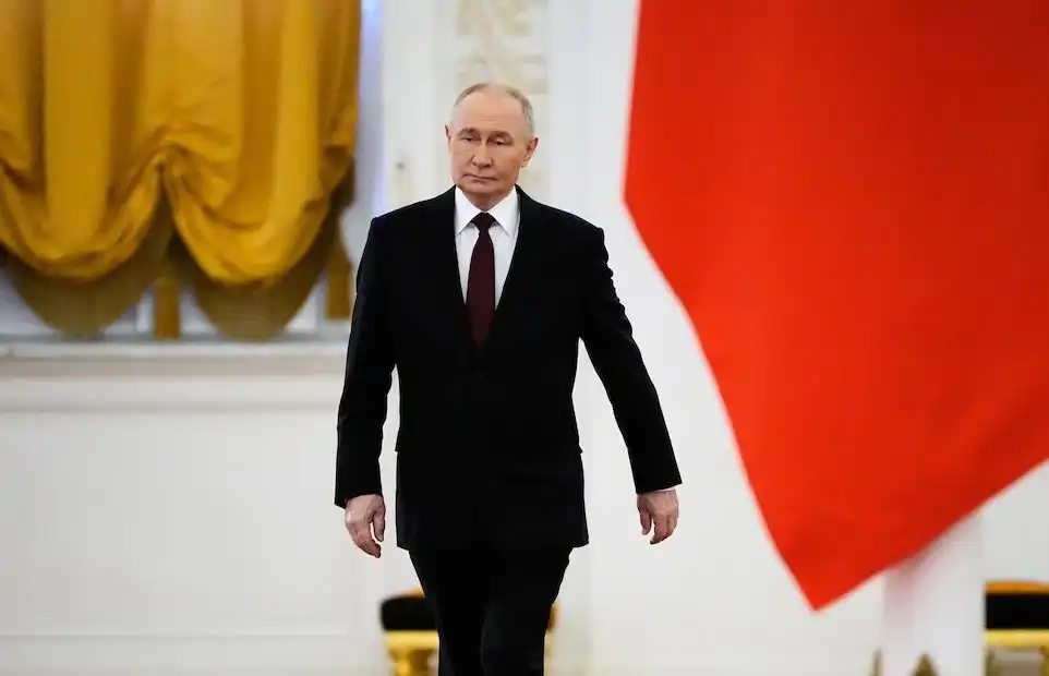 Der Spiegel: Светът на Путин започва да се руши
