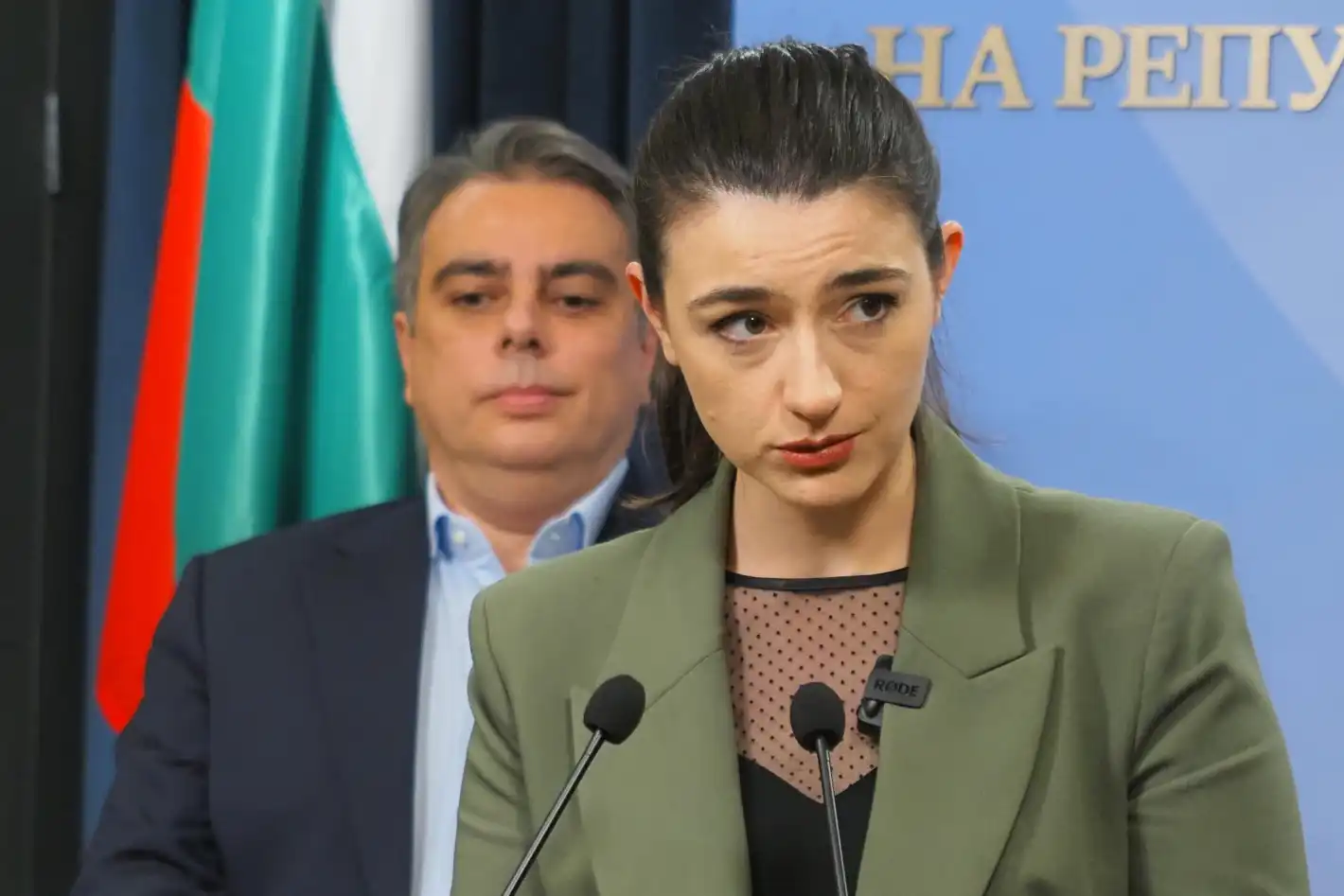 Момичето си отива: Асен Василев прокарва Сталински режим в Промяната, Лена е на дузпата