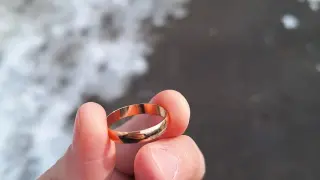 Изгубена брачна халка напомни колко струваме