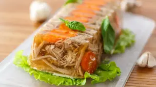 Класическо желирано месо: Две изпитани рецепти със свинско и пиле