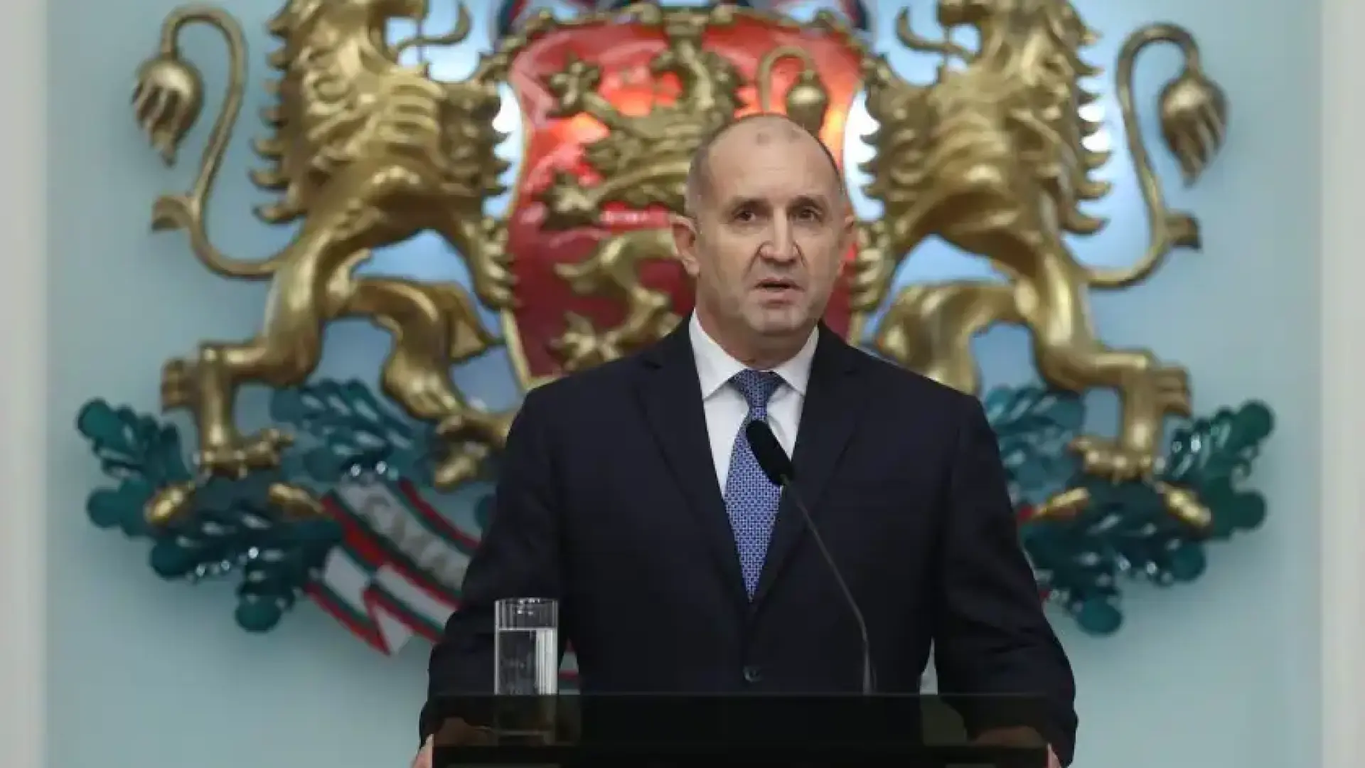 Политолог: Радев има за какво да иска прошка