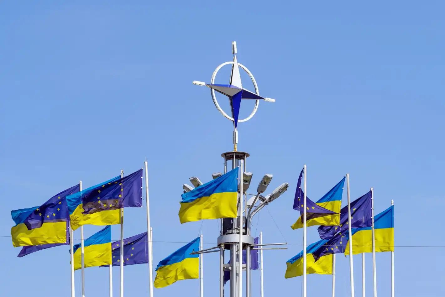 Politico: ЕС създава ново „НАТО" без САЩ, но с Украйна
