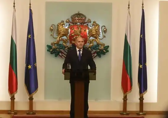 Безпрецедентен ход: Румен Радев подава оставка и влиза в битката за властта