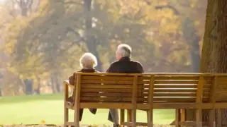 Могат ли да ви спрат пенсията без предупреждение? Ето кой решава и кога