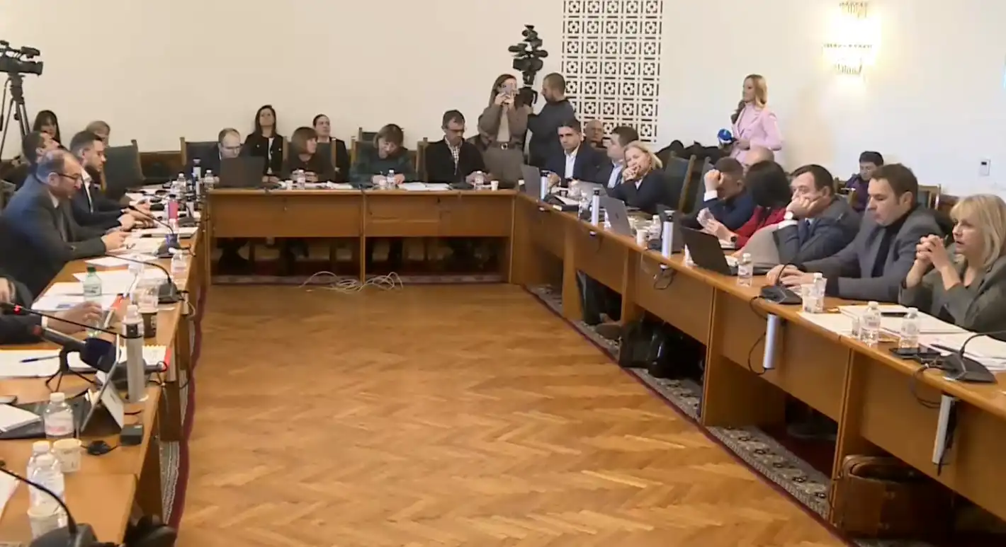 Ново извънредно заседание в парламента, чакат се остри спорове