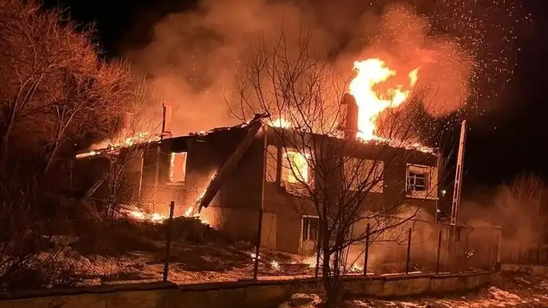 Огнен ад в Чирпан отне живота на един човек