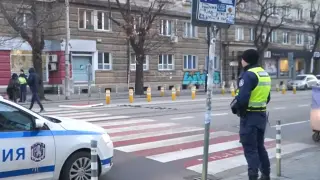 В София почерня от полицаи пред училищата