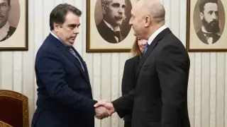 Харизанов: Асен Василев действа като „двоен агент“ и захранва проекта на Радев с кадри
