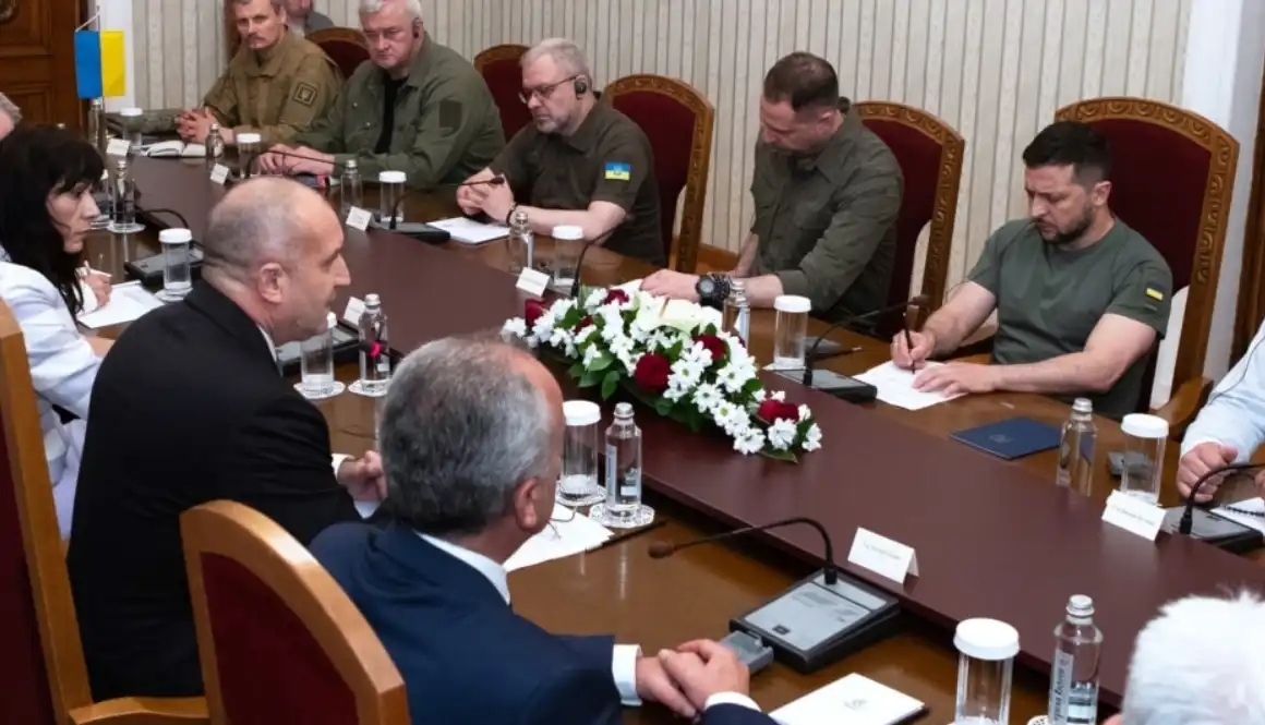 Kyiv Independent разкости Радев: Проруският президент, който нарече защитата на Украйна „обречена кауза“