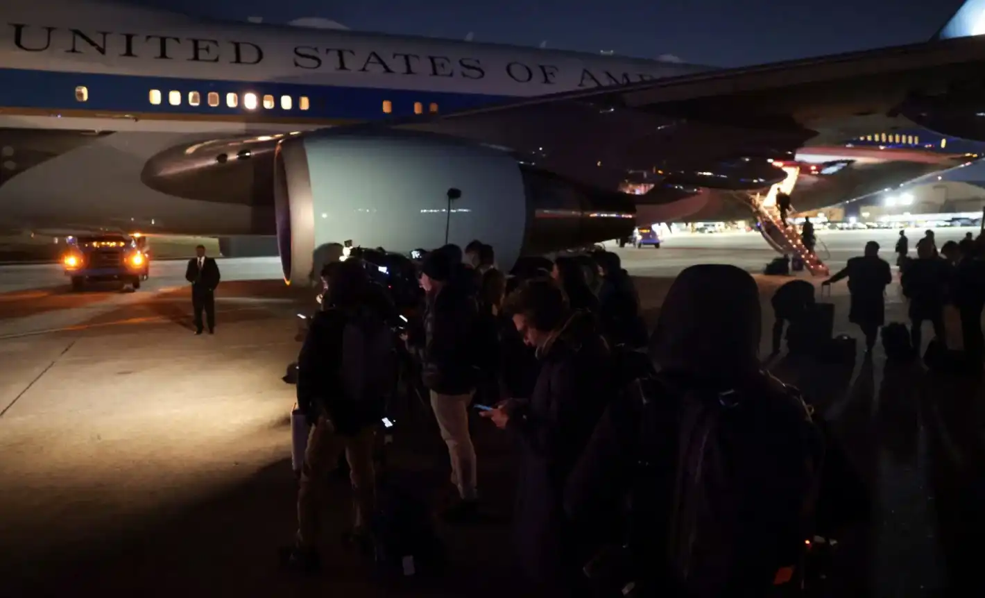 Извънредно! Air Force One се повреди във въздуха с Тръмп на борда